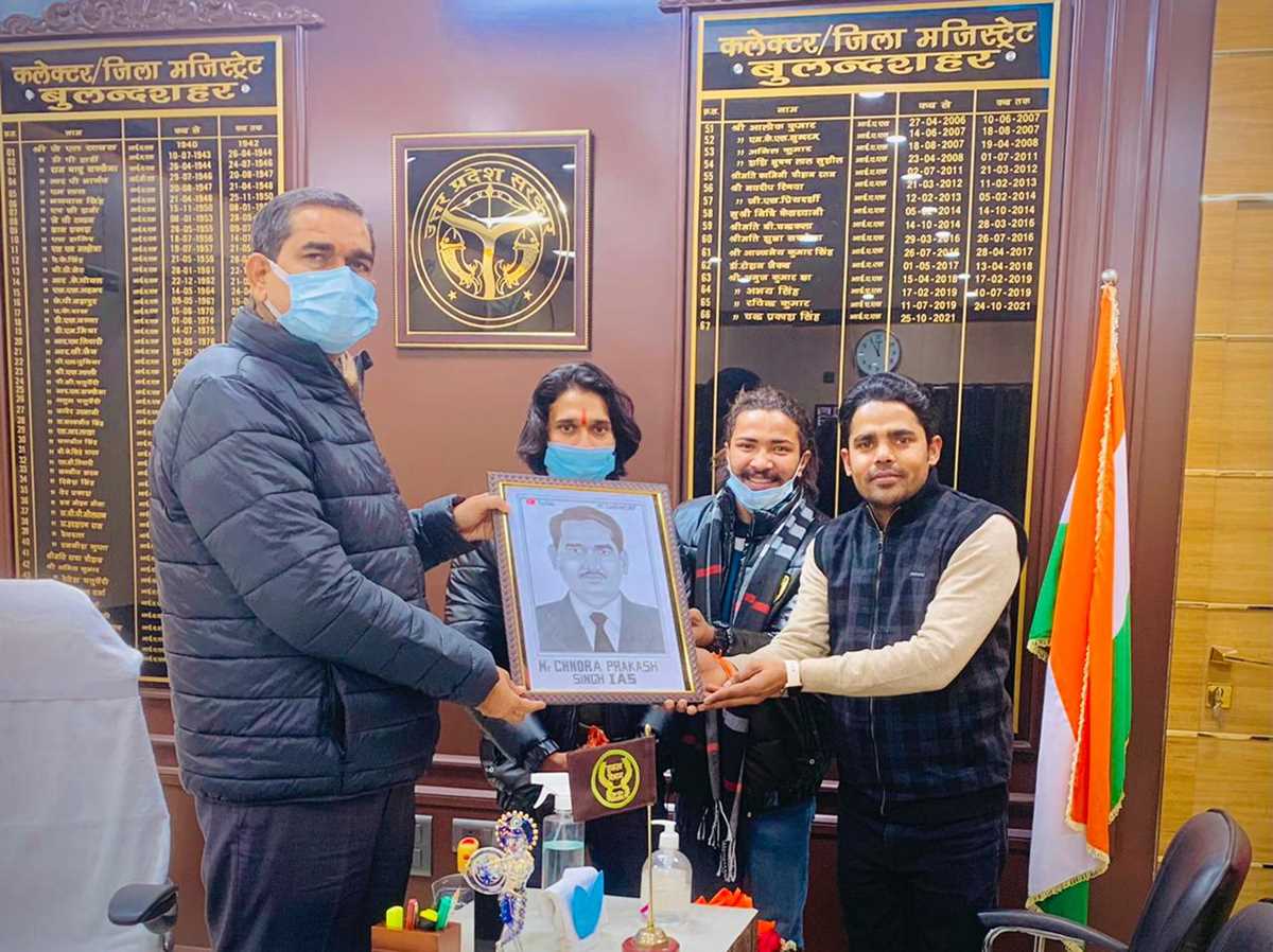 सुशांत लोधी राजपूत ने डीएम का चित्र बनाकर दिखाया हुनर सुशांत लोधी राजपूत ने डीएम का चित्र बनाकर दिखाया हुनर